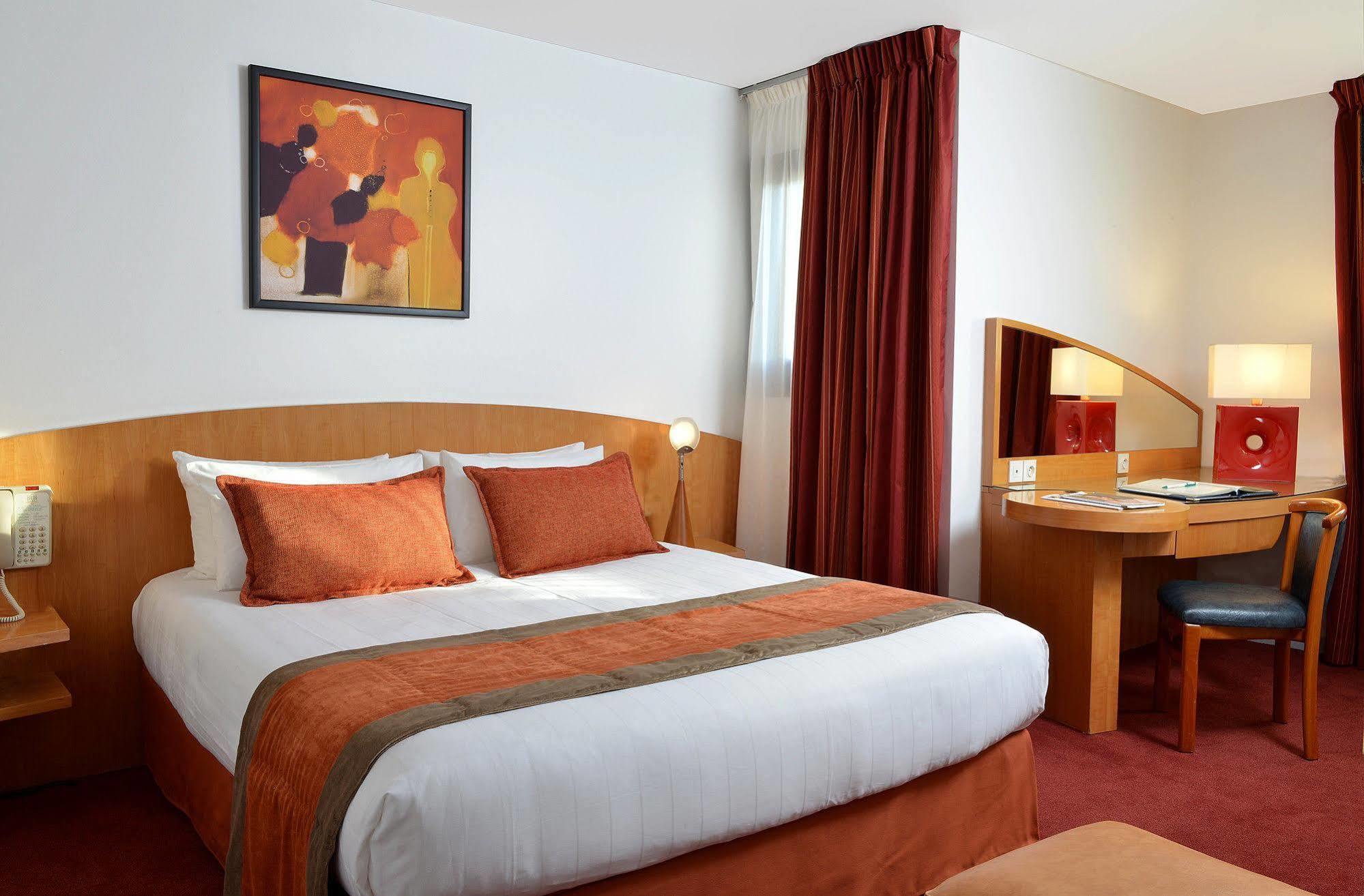 Opera Cadet Hotel 4*